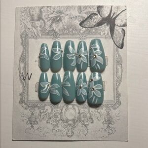 Elegant Blue Floral Press-On Nails